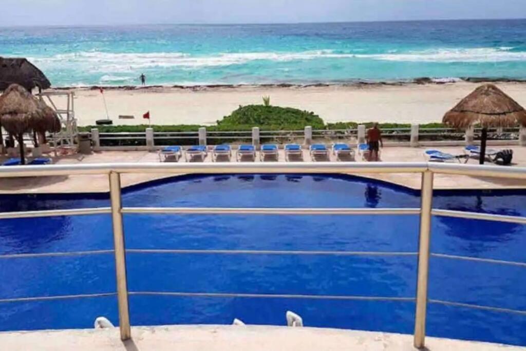 קנקון Amazing Beachfront Apartment מראה חיצוני תמונה