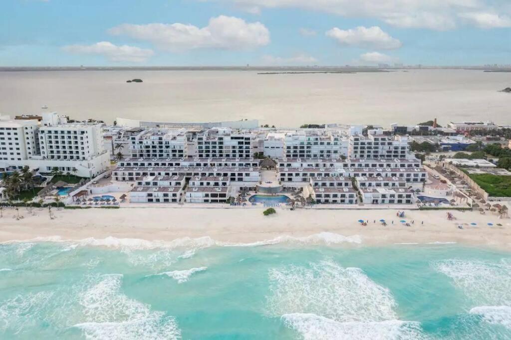 קנקון Amazing Beachfront Apartment מראה חיצוני תמונה